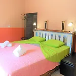 Ξενοδοχείο με διαμερίσματα Zako 4*