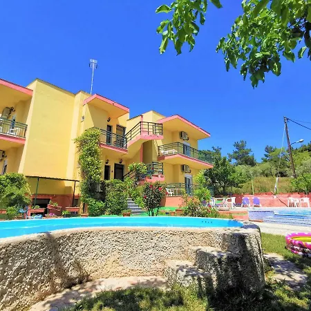 Ξενοδοχείο με διαμερίσματα Zako 4*